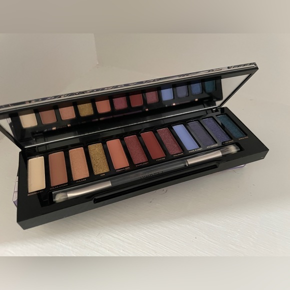 NWT Naked Urban Decay x Robin Eisenberg Eyeshadow Palette - Picture 3 of 4